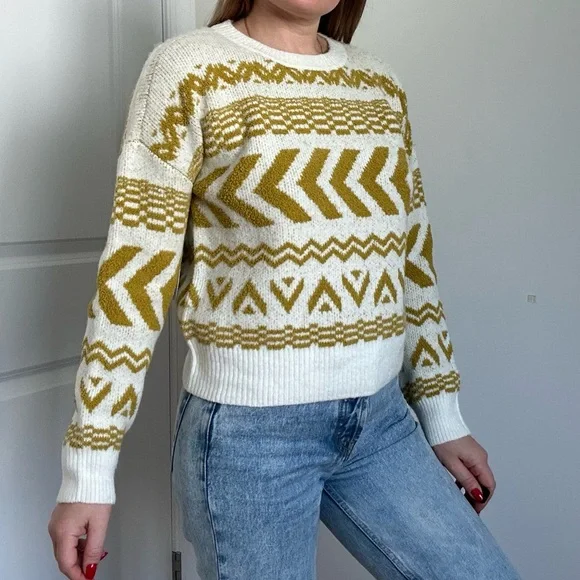 COPY - Textured Pattern Crew Neck Pullover Sweater - Picture 4 of 9